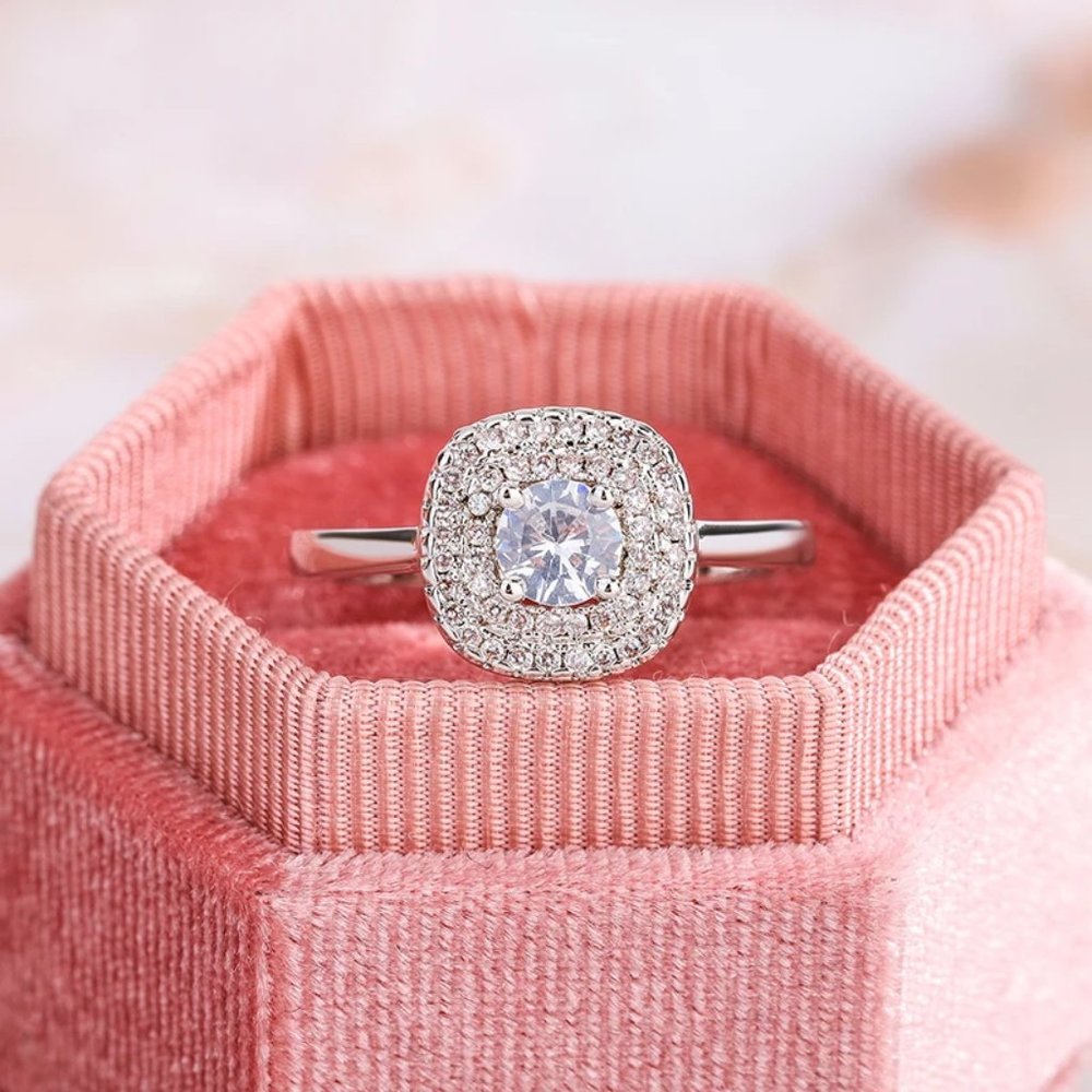 Beautiful Ladies Halo Bridal Ring - Picture 5 of 6